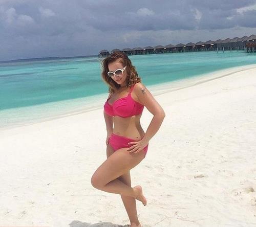 Bikinili Rus yıldızları: en muhteşem ünlülerin fotoğrafları