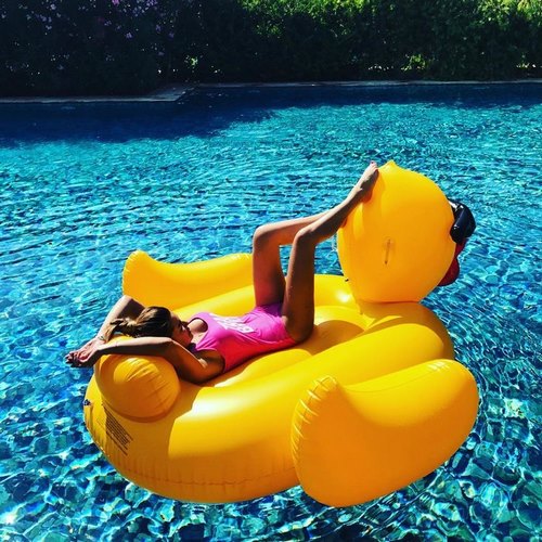 Bikinili Rus yıldızları: en muhteşem ünlülerin fotoğrafları