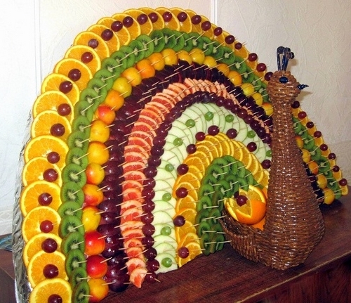 Festival masanın üzerine dilimleme meyve - inanılmaz fotoğraf fikirleri