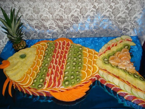 Festival masanın üzerine dilimleme meyve - inanılmaz fotoğraf fikirleri