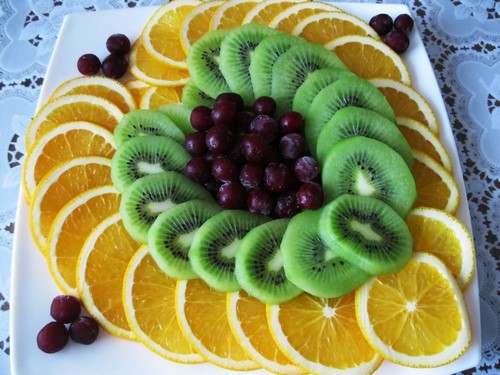 Festival masanın üzerine dilimleme meyve - inanılmaz fotoğraf fikirleri