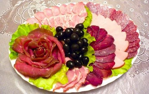Dilimlenmiş orijinal sosis - fotoğraf fikirleri