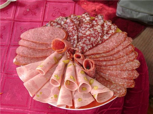 Dilimlenmiş orijinal sosis - fotoğraf fikirleri