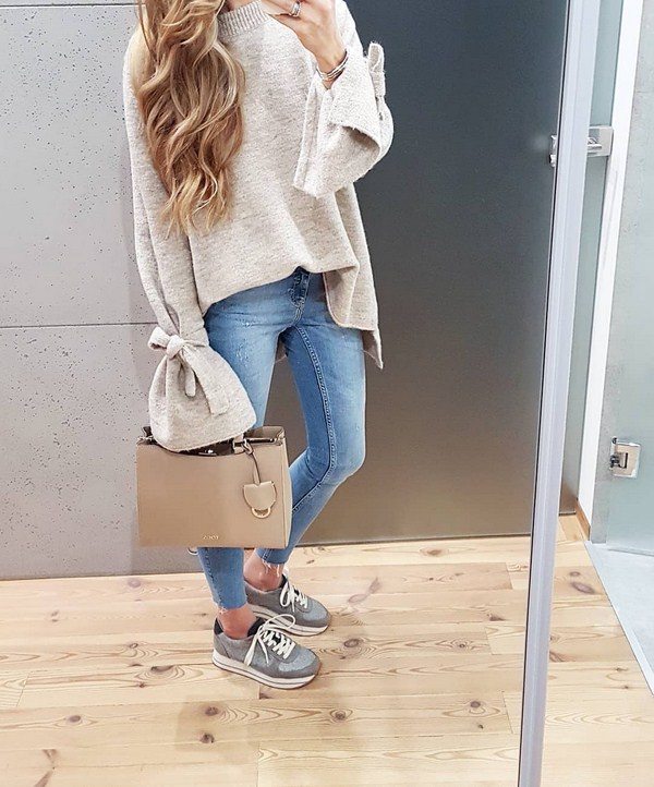 Spor ayakkabı 2025-2026 ile yay için en iyi fikirler: moda tandemlerin fotoğrafları