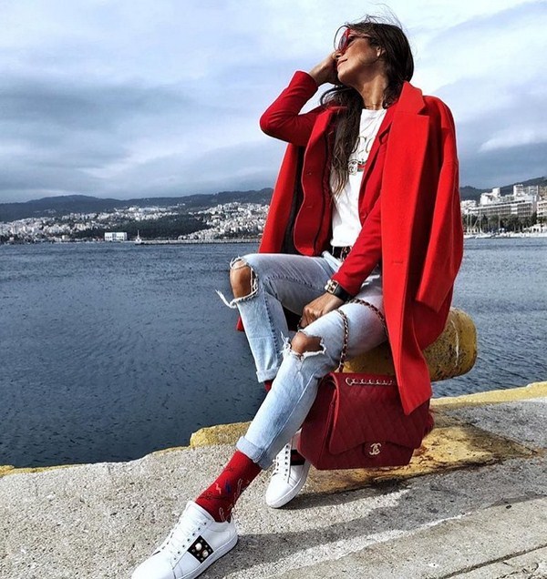 Spor ayakkabı 2025-2026 ile yay için en iyi fikirler: moda tandemlerin fotoğrafları
