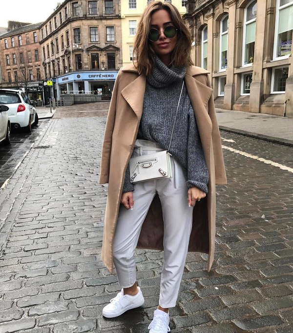 Spor ayakkabı 2025-2026 ile yay için en iyi fikirler: moda tandemlerin fotoğrafları