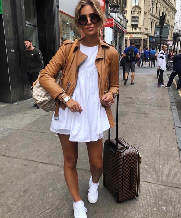 Spor ayakkabı 2025-2026 ile yay için en iyi fikirler: moda tandemlerin fotoğrafları