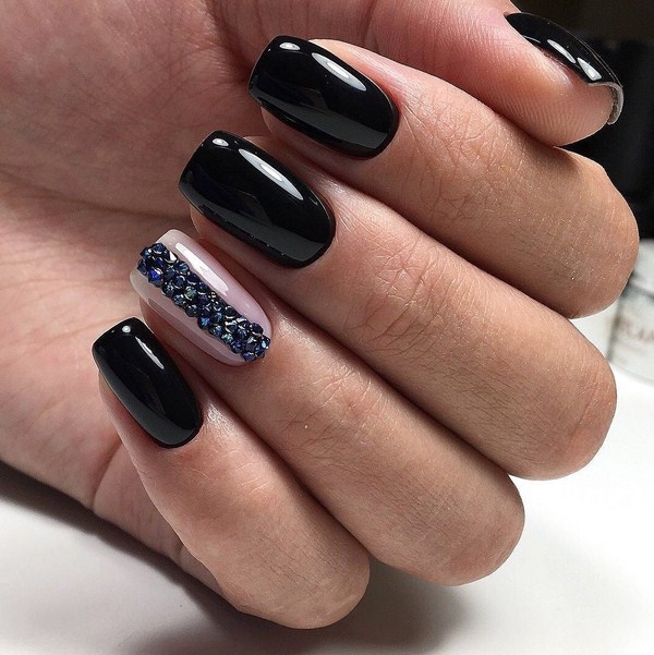 Lussuosa manicure nera 2025-2026 - tendenze della moda e novità