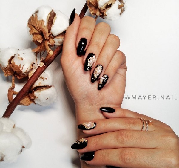 Lussuosa manicure nera 2025-2026 - tendenze della moda e novità