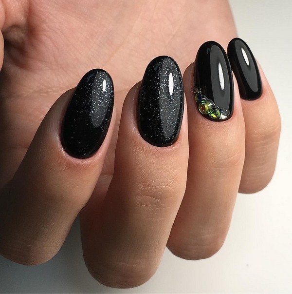Lussuosa manicure nera 2025-2026 - tendenze della moda e novità
