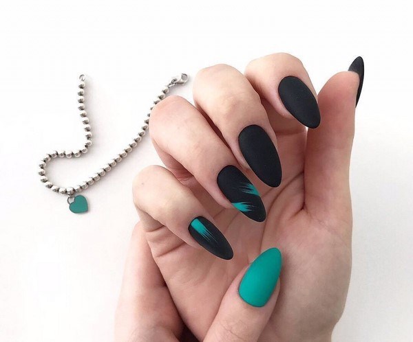 Lussuosa manicure nera 2025-2026 - tendenze della moda e novità