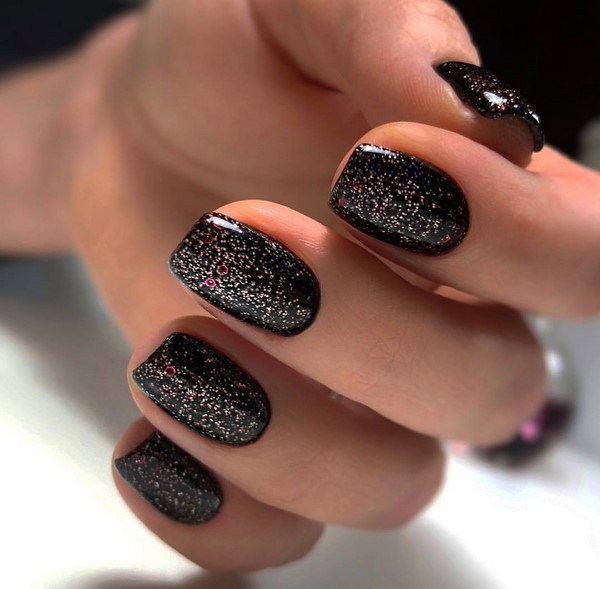 Lussuosa manicure nera 2025-2026 - tendenze della moda e novità