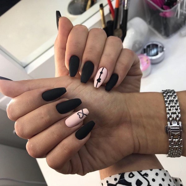 Lussuosa manicure nera 2025-2026 - tendenze della moda e novità