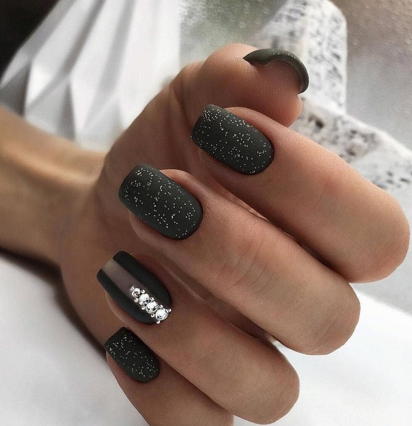 Lussuosa manicure nera 2025-2026 - tendenze della moda e novità