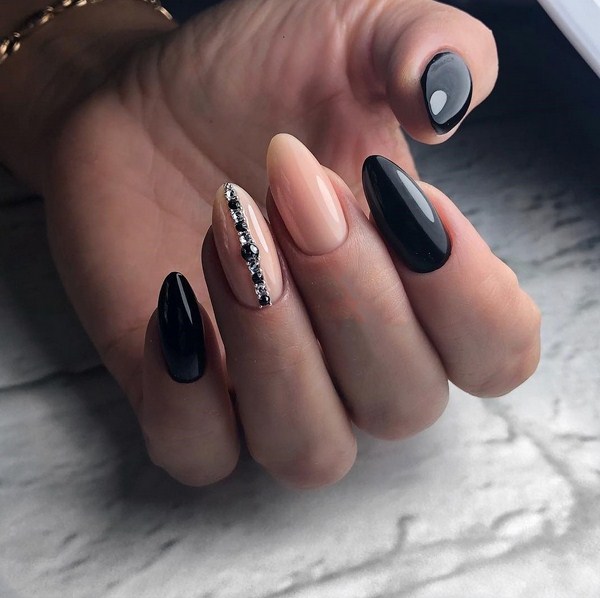 Lussuosa manicure nera 2025-2026 - tendenze della moda e novità
