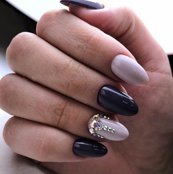 Lussuosa manicure nera 2025-2026 - tendenze della moda e novità