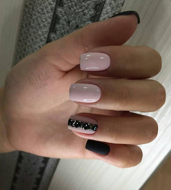 Lussuosa manicure nera 2025-2026 - tendenze della moda e novità