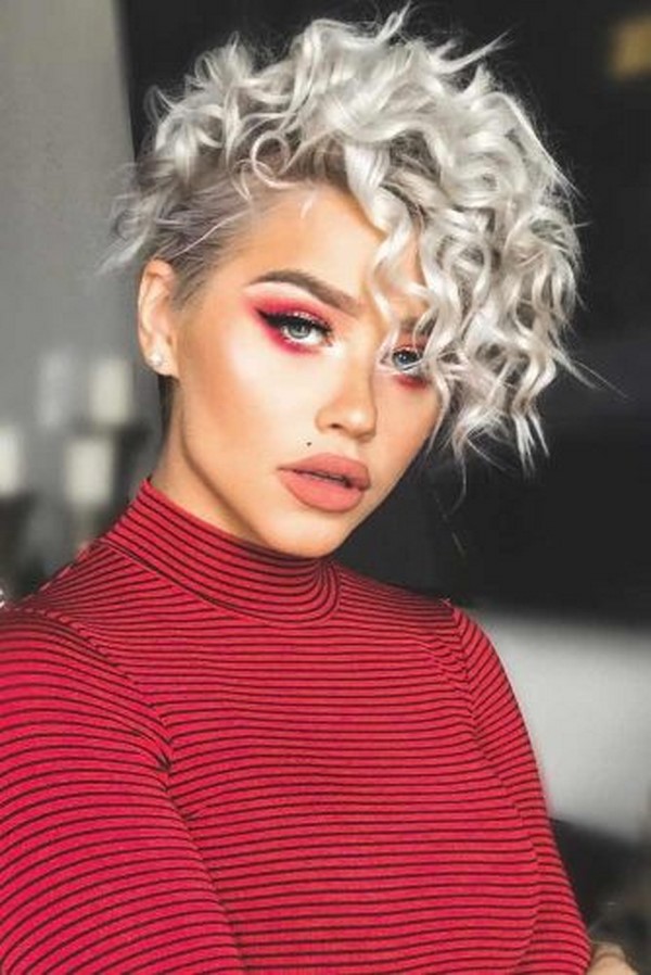 Coupes de cheveux créatives pour femmes 2025-2026 - Tendances des coupes de cheveux dans les designs à la mode
