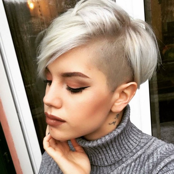Coupes de cheveux créatives pour femmes 2025-2026 - Tendances des coupes de cheveux dans les designs à la mode