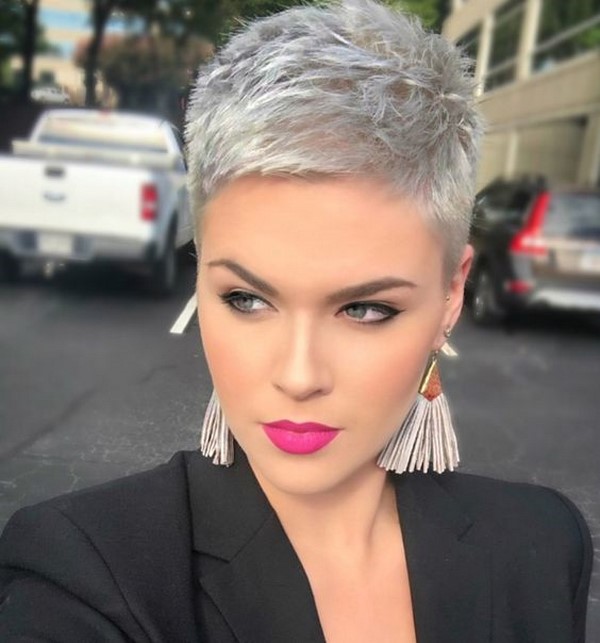 Coupes de cheveux créatives pour femmes 2025-2026 - Tendances des coupes de cheveux dans les designs à la mode