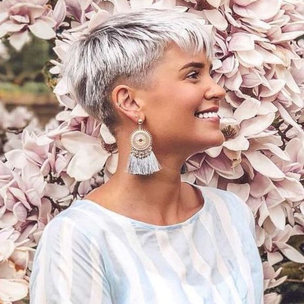 Coupes de cheveux créatives pour femmes 2025-2026 - Tendances des coupes de cheveux dans les designs à la mode