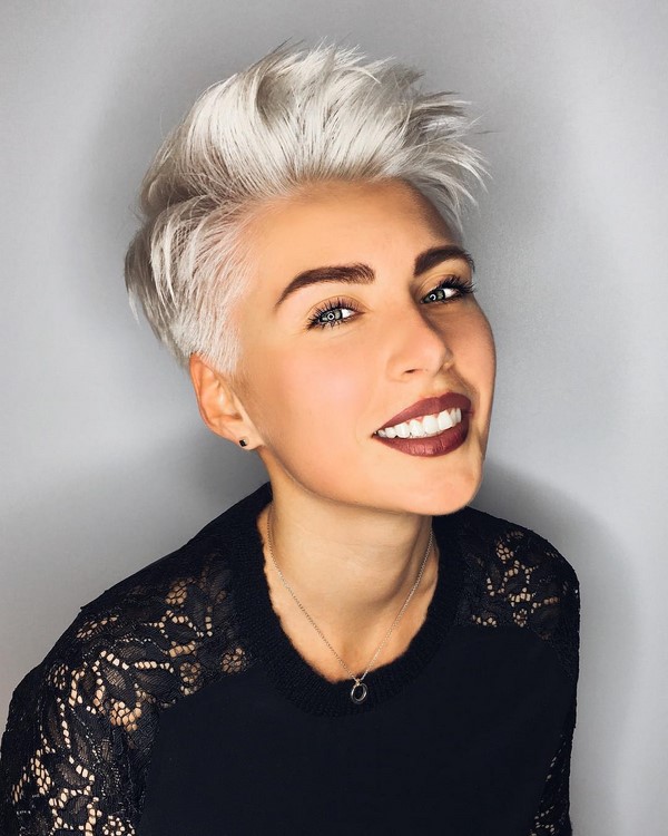 Coupes de cheveux créatives pour femmes 2025-2026 - Tendances des coupes de cheveux dans les designs à la mode