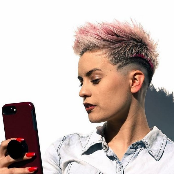 Coupes de cheveux créatives pour femmes 2025-2026 - Tendances des coupes de cheveux dans les designs à la mode