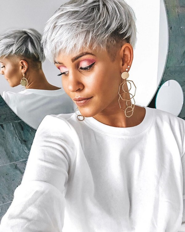 Coupes de cheveux créatives pour femmes 2025-2026 - Tendances des coupes de cheveux dans les designs à la mode