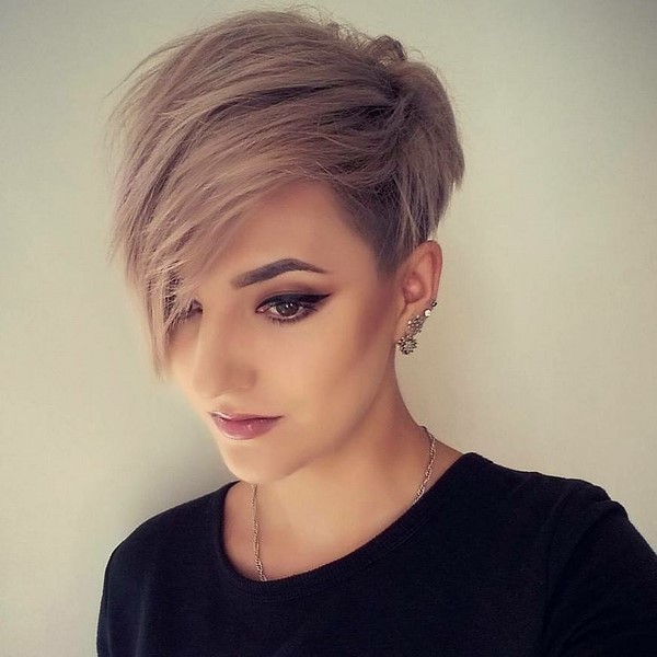 Coupes de cheveux créatives pour femmes 2025-2026 - Tendances des coupes de cheveux dans les designs à la mode