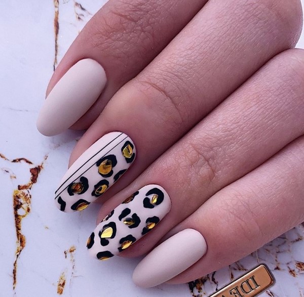 Manicure bogel 2025-2026: idea foto fesyen